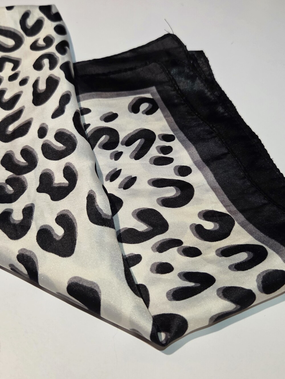 Women Leopard Print Square Satin Scarf, 35" Large Head Wrap Scarves Bandanda - Picture 4 of 4
